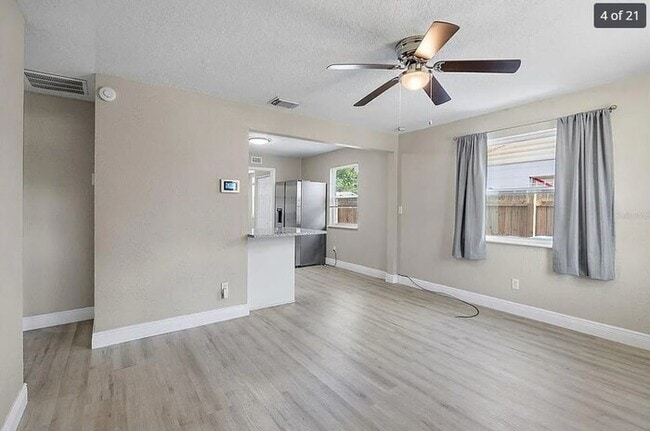 Building Photo - Home For Rent in St Petersburg!