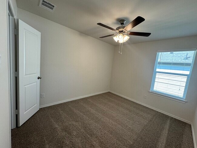 Building Photo - BRAND NEW 4-Bedroom Home in Lindale!