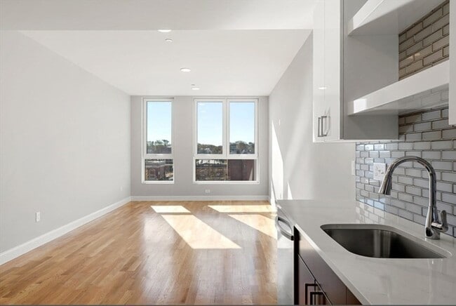 Building Photo - 10 Taber St