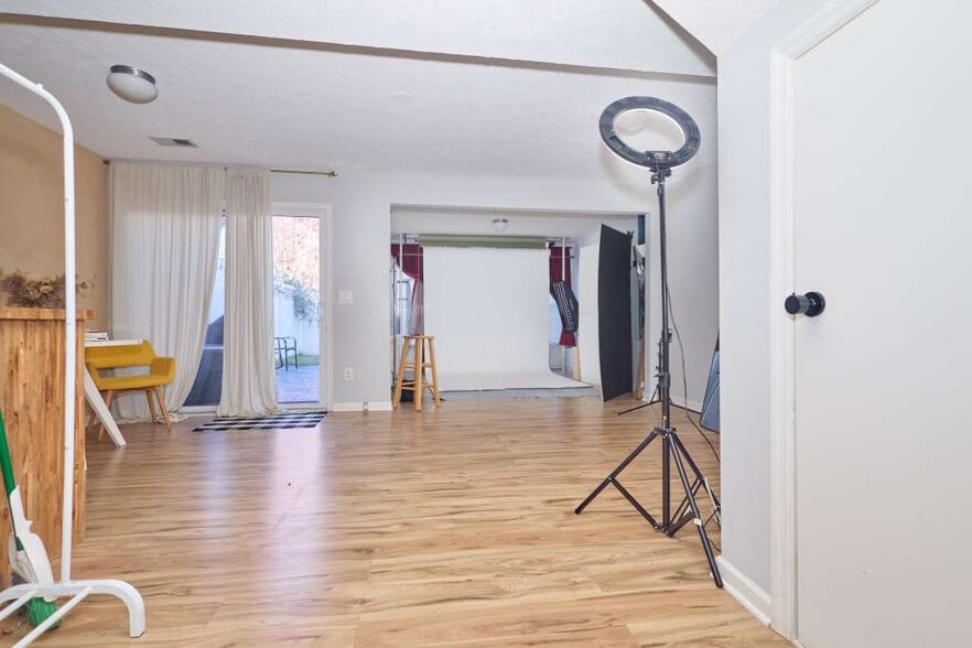 Building Photo - 7333 Althorp Way