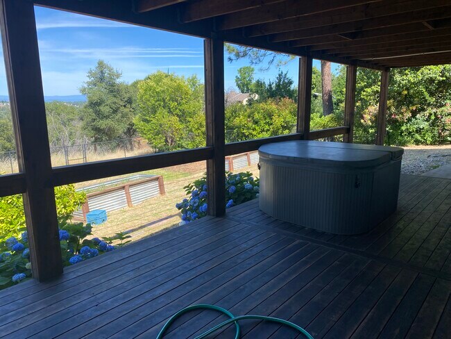 Building Photo - 3610 Scenic Dr