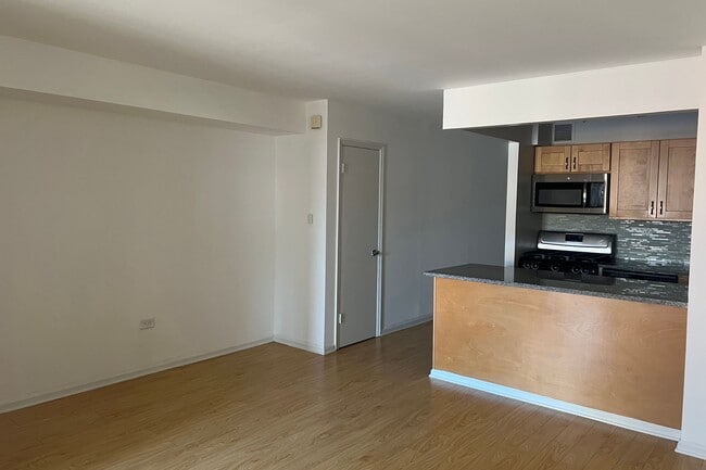 Primary Photo - 222 W 14th St