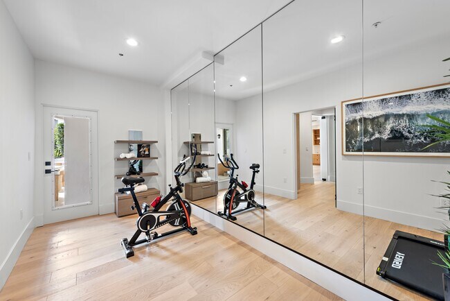 Building Photo - 84 Sidney Bay Dr