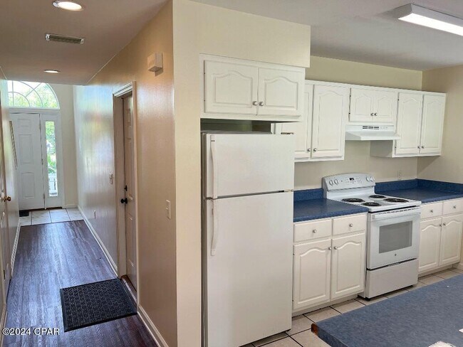 Building Photo - 1553 Mulberry Ave