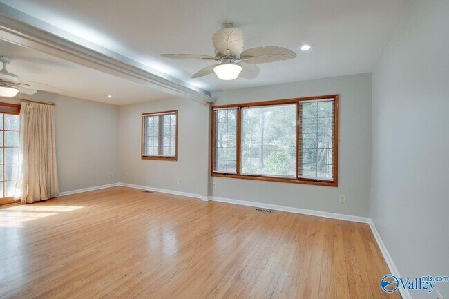 Building Photo - 2700 Briarwood Dr SE