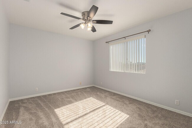 Building Photo - 1526 E Charleston Ave