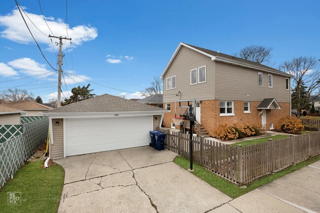 Building Photo - 1545 Forest Rd