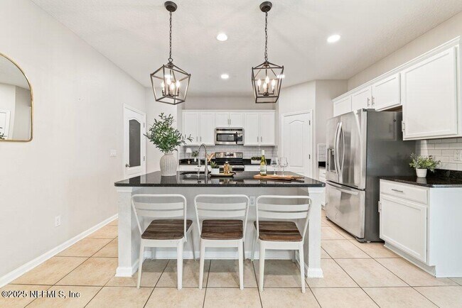 Building Photo - 3149 Silverado Cir