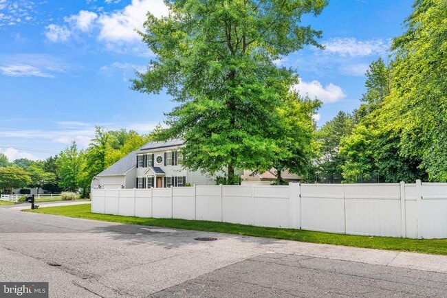 Building Photo - 523 Lincoln Dr