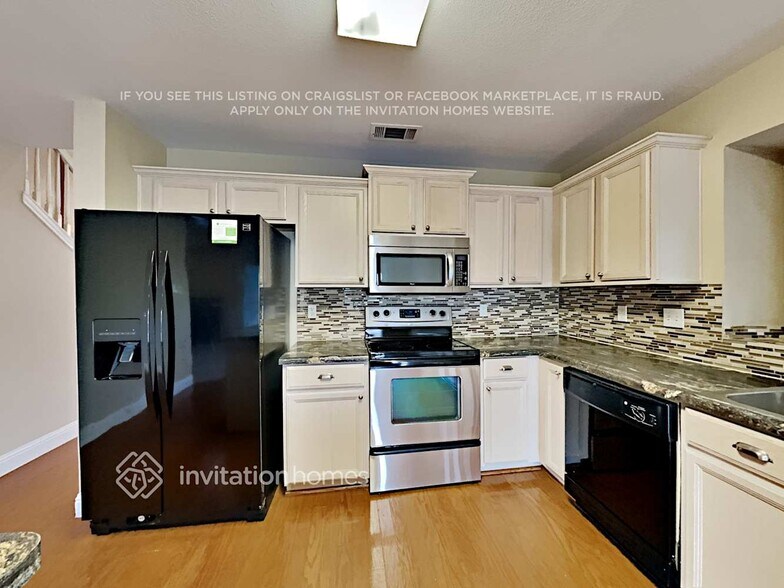 Building Photo - 921 Mockingbird Dr