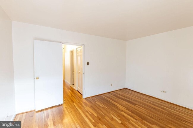 Building Photo - 204 M St SW