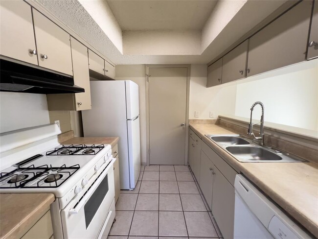 Building Photo - 7206 Creekside Dr