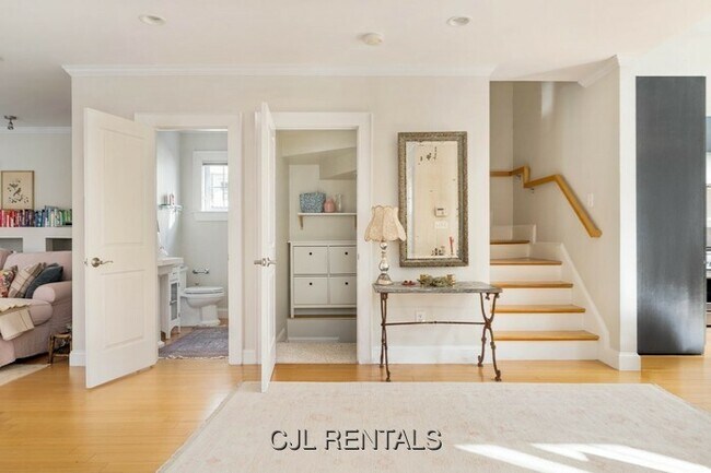 Building Photo - 150 Vassal Ln