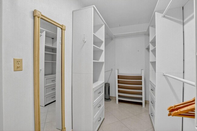 Building Photo - 800 SE 20th Ave