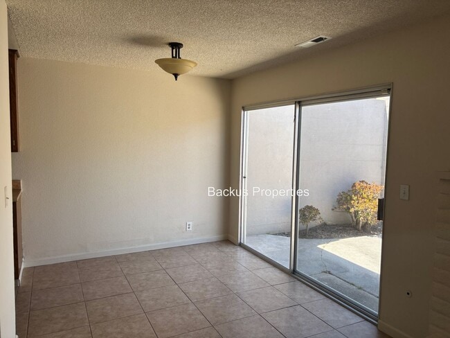 Building Photo - Great home in North Salinas -Three bedrooms