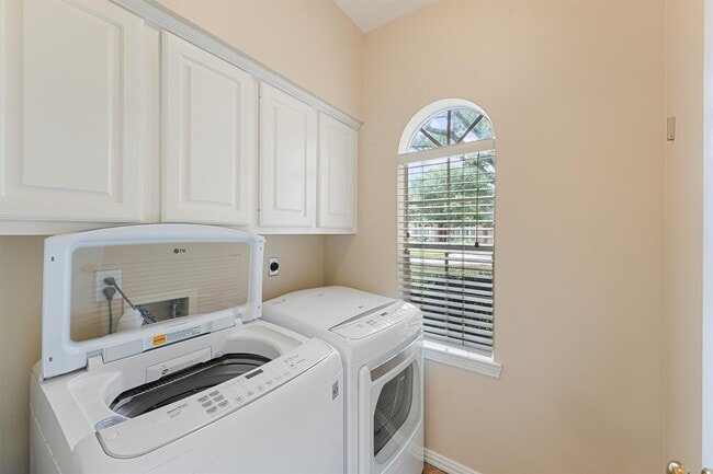 Building Photo - 22910 Fairleaf Cir