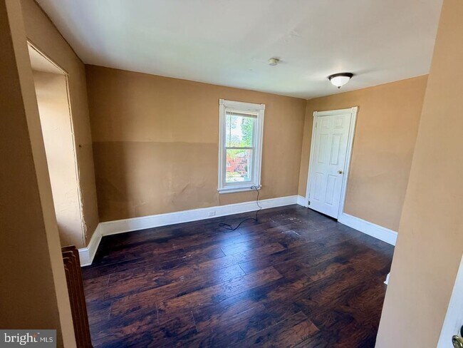 Building Photo - 400 W 3rd St