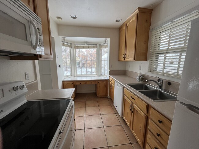 Building Photo - 2521 Dearborn St