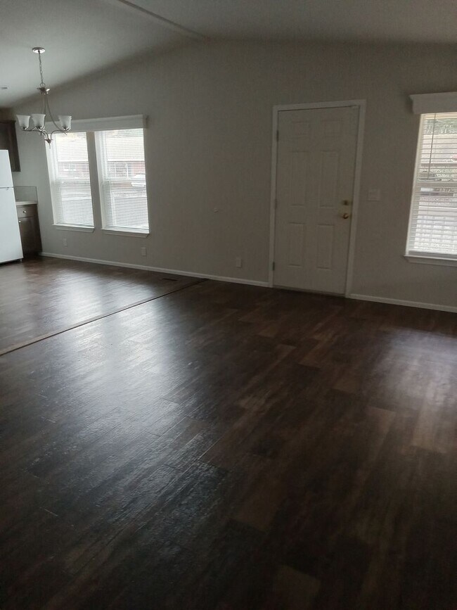 Building Photo - 47719 Fairyglen -3 bedroom / 2 Bath in Oakridge