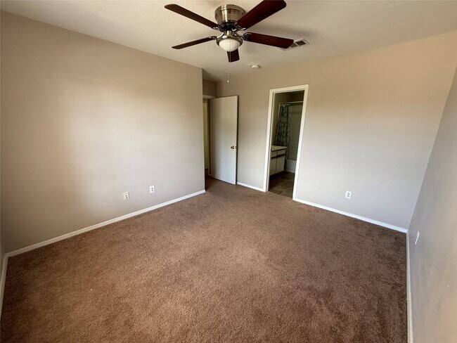 Building Photo - 10007 Emerald Creek Dr