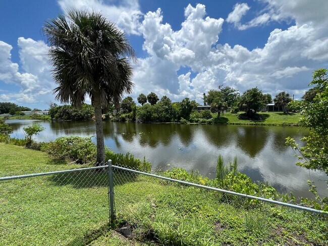 Building Photo - $1,825 ** AVAIL 6/7/25 ** 3 Bed / 2 Bath S...