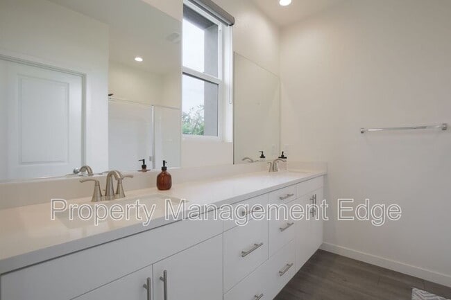 Building Photo - 4121 Sitio Flor