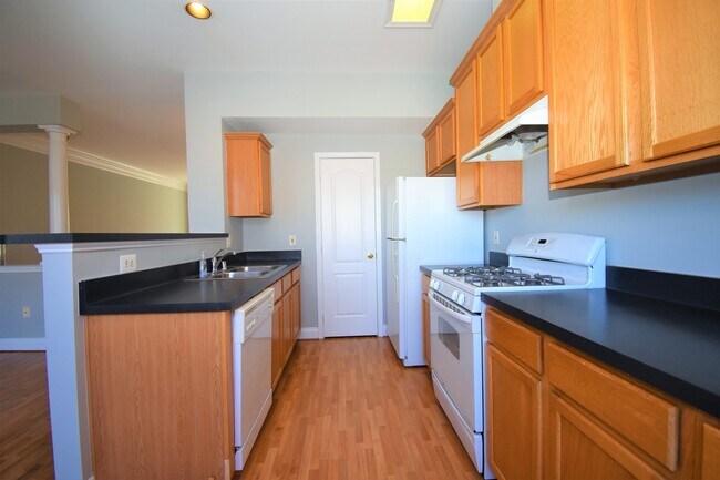Building Photo - Fantastic 3 Bedroom 2.5 Bathroom Townhouse in KING FARM!