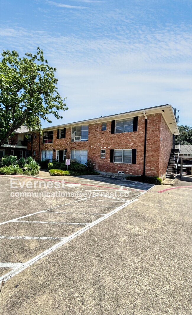 Building Photo - 5025 Cedar Springs Rd