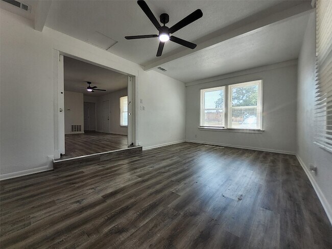 Building Photo - 558 Harrison Ln