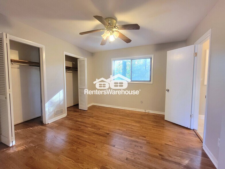 Building Photo - 336 Woodstock Dr SW