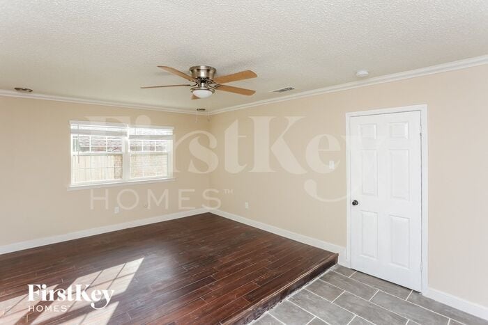 Building Photo - 7355 Greenacres Dr