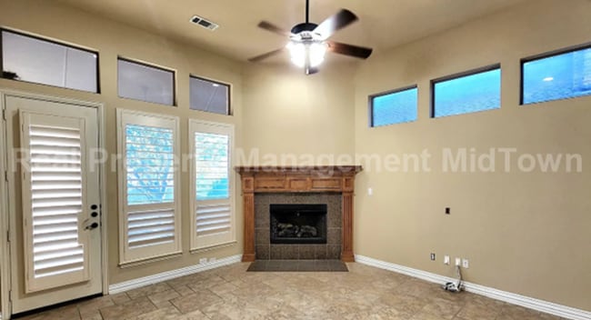 Building Photo - Well-Planned 4BR/3BA—Space for Guests, Off...