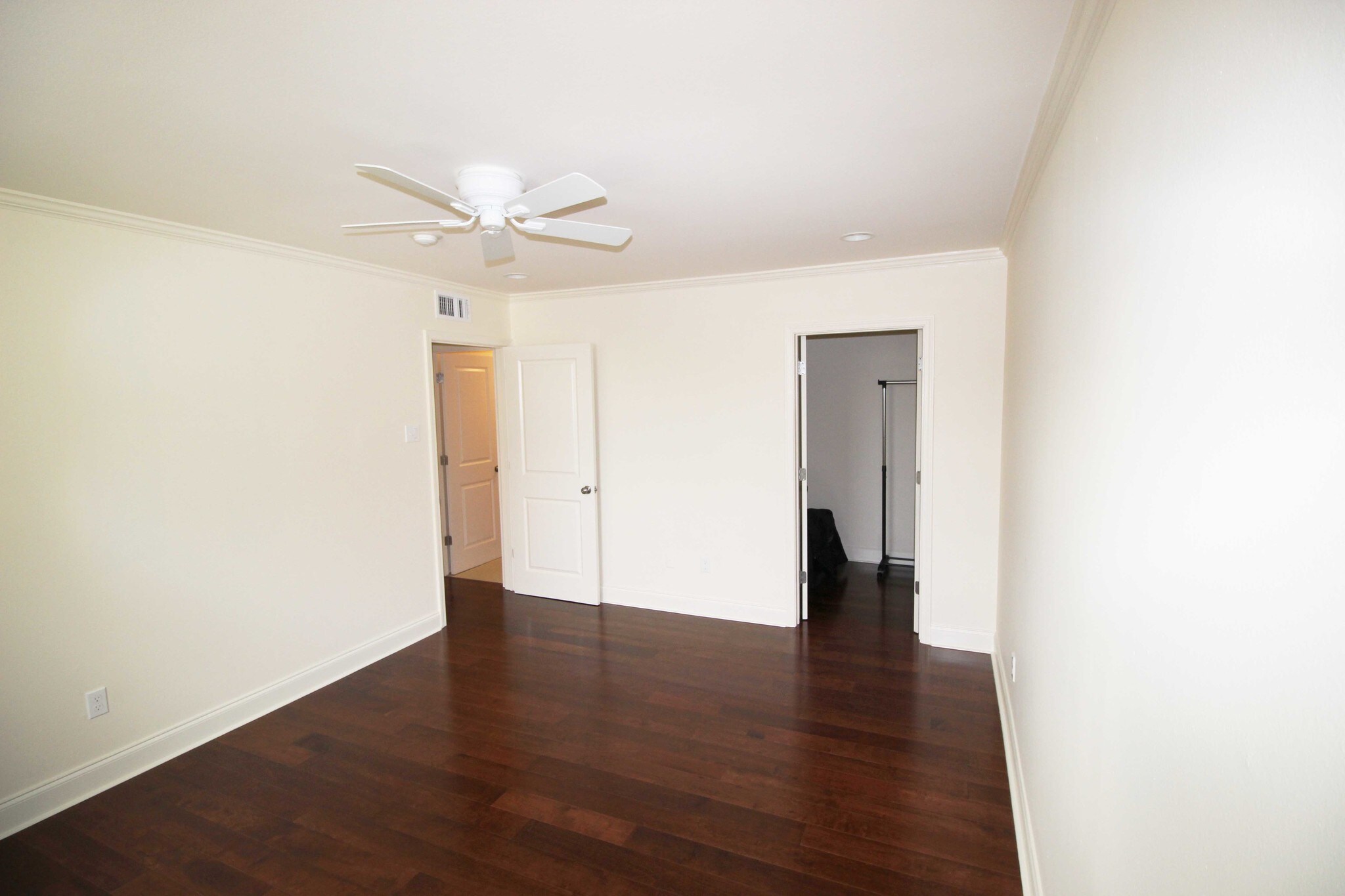 Building Photo - 2511 St Charles Ave