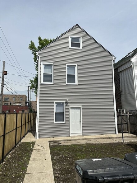 Building Photo - 3145 W 42nd St
