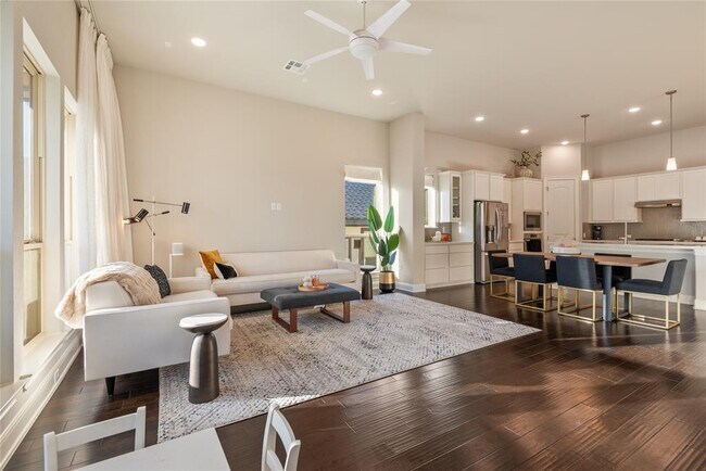 Building Photo - 11905 Deering Pl