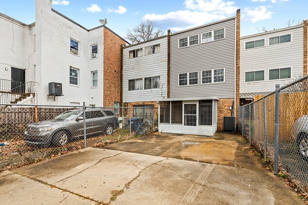 Building Photo - 2505 Naylor Rd SE