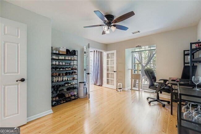 Building Photo - 3302 Pine Heights Dr NE