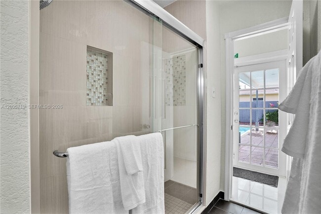 Building Photo - 6452 Custer St