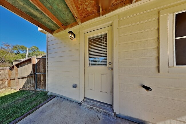 Building Photo - 16730 N Bob White Dr