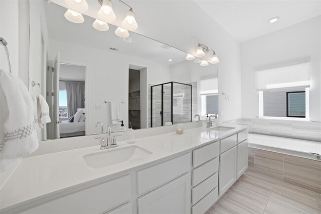 Building Photo - 256 Smoke Tree Cir