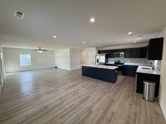 Building Photo - 990 Ebb Tide Dr