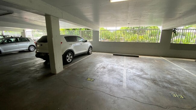 Building Photo - 1 Bedroom 1 Bath Unit for Rent in Punahou ...