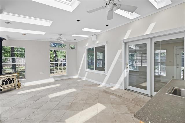 Building Photo - 5702 Teasley Ln