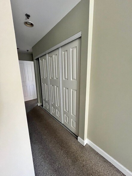 Building Photo - 1250 S Michigan Ave