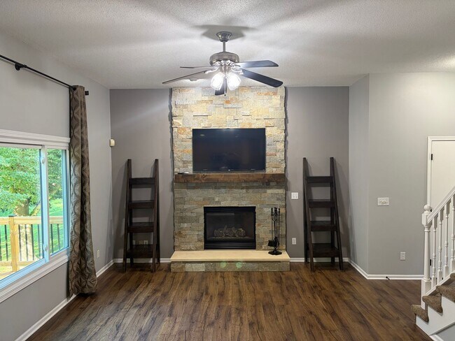 Building Photo - HUGE 3 Bed Home for Rent!
