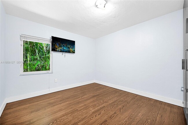 Building Photo - 295 De Leon Dr