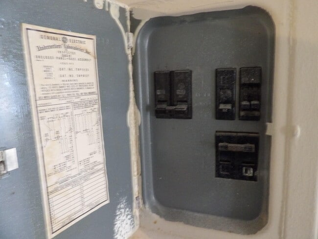 Building Photo - 903 Collins Ln