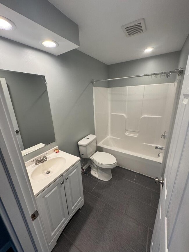 Building Photo - 308 Lockard Ave