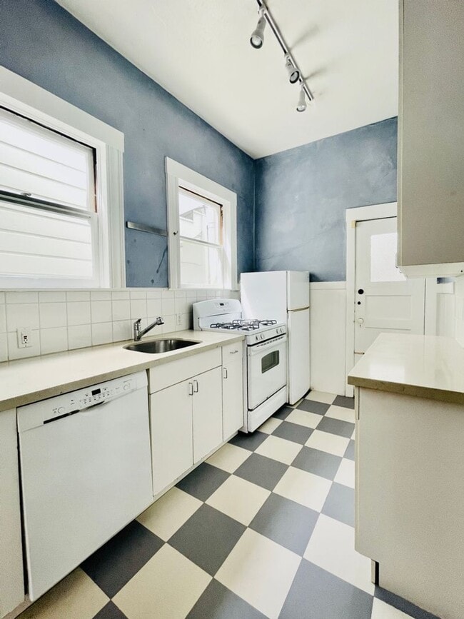 Building Photo - 2937 Scott St