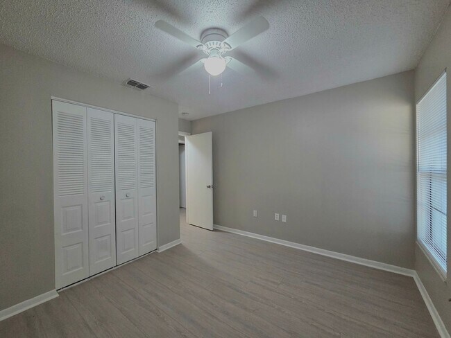 Building Photo - Beautiful 2 Bedroom, 2 Bathroom Apartment ...